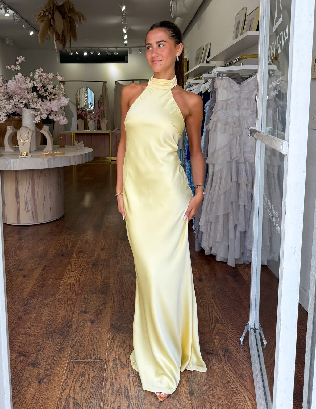 Sommerfeld | Elegantes Satin-Maxikleid mit Halter-Ausschnitt